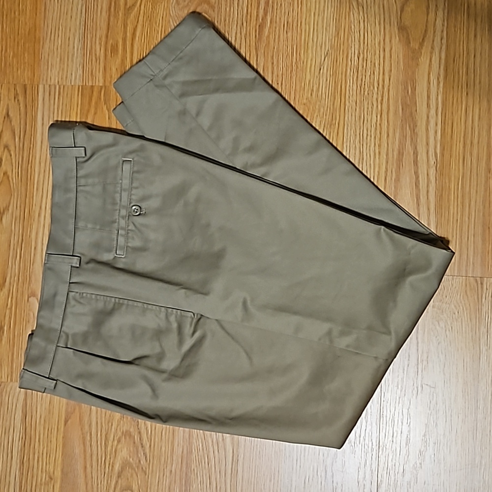Van Heusen khaki pleated chino pants